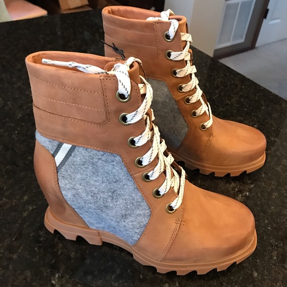 New Sorel Joan of Arctic Wedge III Lexie Bootie, Ankle Boots, Tan Lace Booties - Picture 3 of 16